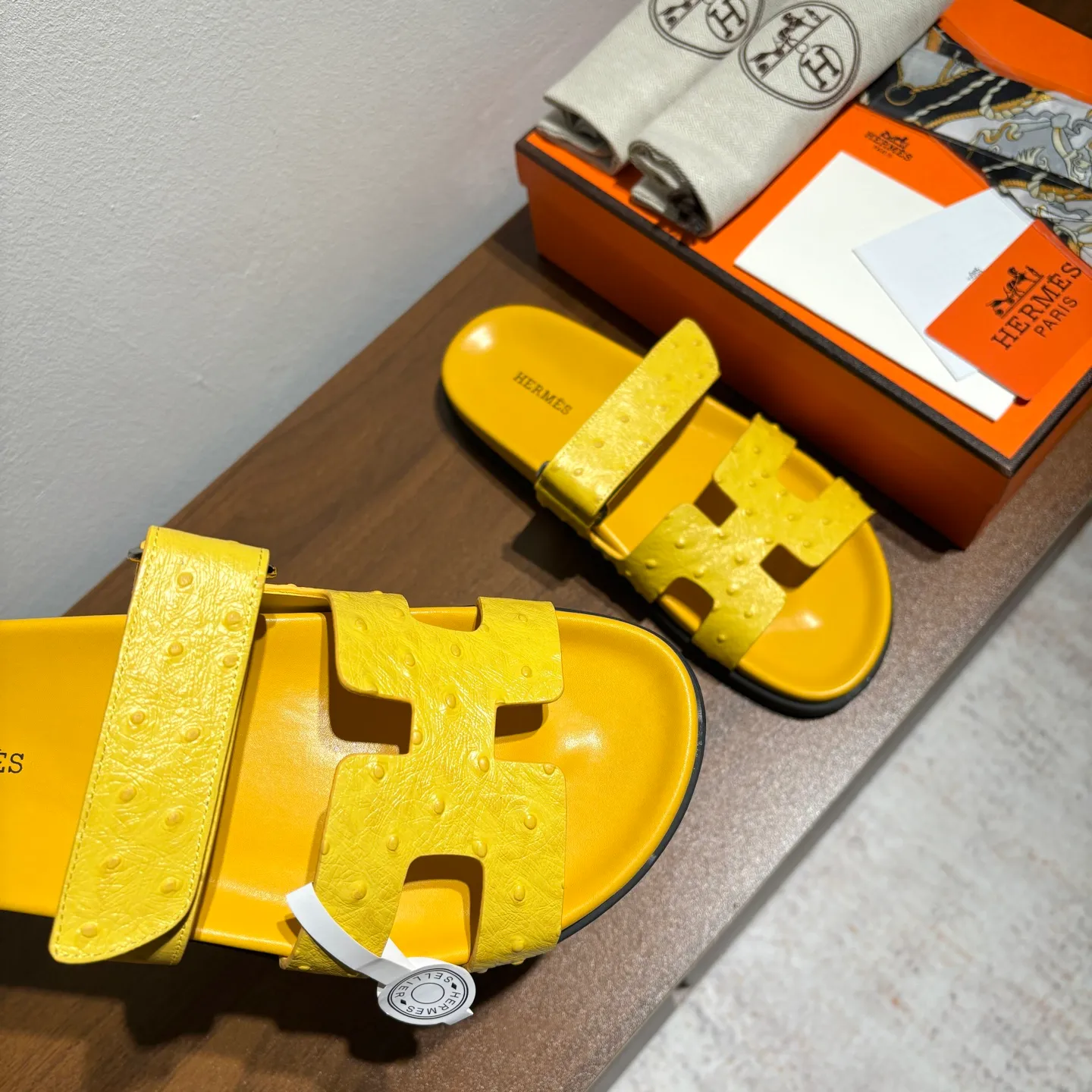 👟👟Ex-factory price 520👟👟 Men's size +10 Brand💗: HERMES Number💗: H8018-210199 Color💗: Ostrich pattern new color system Size 💗: 35 to 40 38-45 Upper material: imported calfskin Outsole material: Tpu anti-slip and wear-resistant outsole 🆕🆕🆕HERMES 2025 latest color matching, original purchased and dismantled, imported custom fabrics. All colors have been adjusted N times, striving to be zero different from the original! The top version for women 💰 Erjie's shoes that have become extremely popular recently - chypre sandals, which are comfortable for all ages and are cute and cute. Paired with various colored socks, it’s so trendy